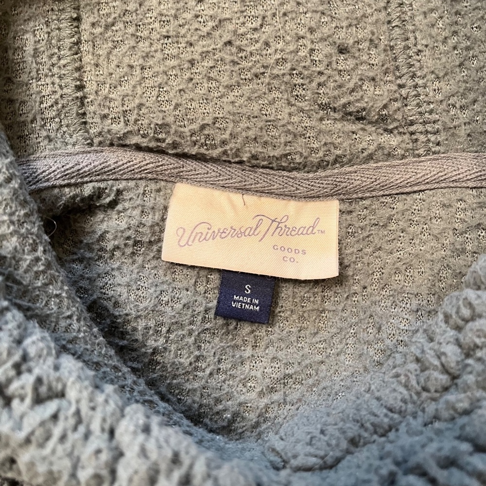 Universal Thread Fuzzy Hoodie - Picture 3 of 3